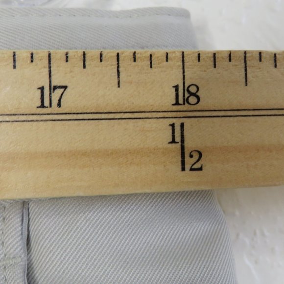 IZOD* Men's 1.5" Belt Loop Multipocketed Flat Front Khaki Golf Shorts~ Size 36 - Picture 5 of 13